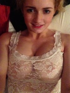 sexy selfie transparentes oberteil titten teen