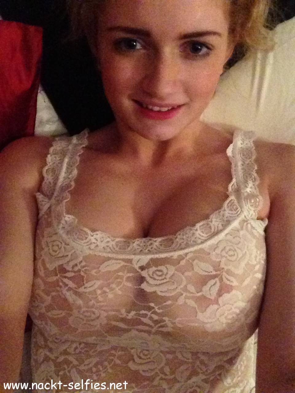 sexy selfie transparentes oberteil titten teen.